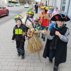 Morenu jsme vynesli, jaro nazpět přinesli