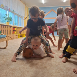 Co děláme celý den